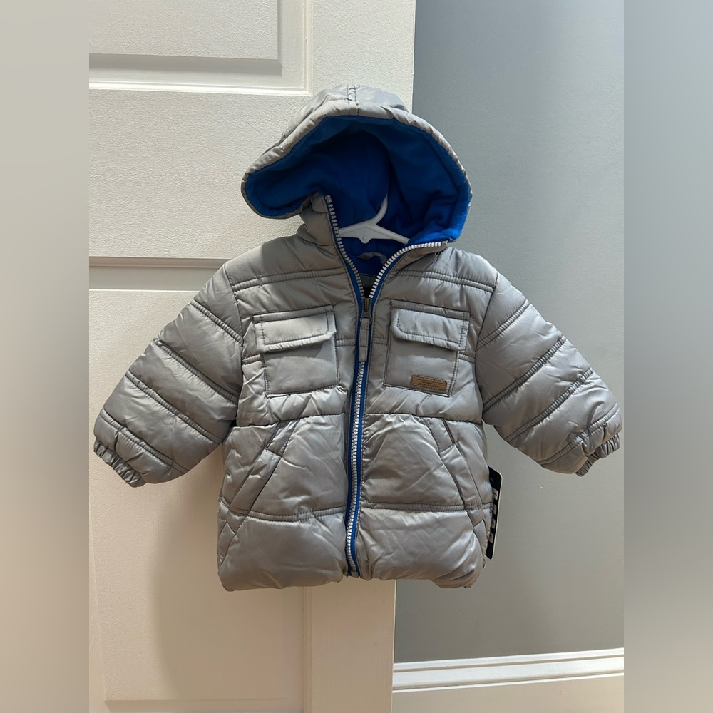 NWT Silver/Gray Hooded Puffer Jacket with Blue Lining
